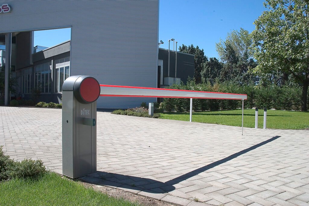 Automatic boom gate barrier installed by Maxwell Automatic Doors outside